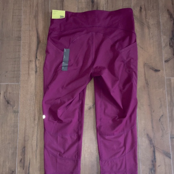 NWT All in Motion Purple Contour High Rise Capri - Picture 3 of 5